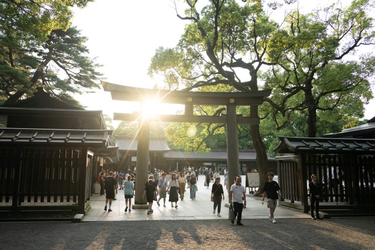 警方逮捕了一名涉嫌在日本神社上刻字的美国男子