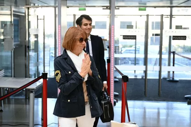 法国强奸案审判:最年轻的被告在女儿出生当天“与无意识的女人发生性关系”